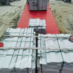 六盘水 芝麻白仿形加直形路沿石出货日常