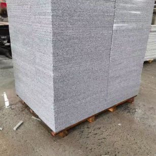 六盘水 芝麻白火烧面1.8厚300*600地铺石，尺寸标准，厚薄均匀