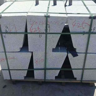 六盘水 芝麻白异形坐凳，石凳