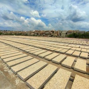 六盘水 黄金麻花岗岩荔枝面地铺石防护中