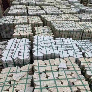 六盘水 黄金麻白麻花岗岩荔枝面地铺石(冰裂纹)