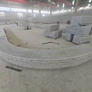 六盘水 芝麻白异形坐凳，自然面光面弧形加工