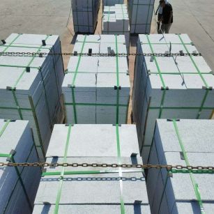 六盘水 芝麻白花岗岩5公分地铺石 花岗岩厂家工厂装车日常