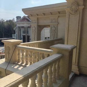 六盘水 黄金麻别墅外墙干挂雕花配合阳台栏杆花瓶柱