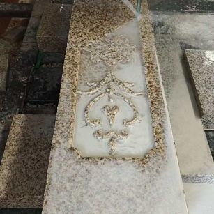 六盘水 黄金麻花岗岩异形加工雕刻栏杆大柱