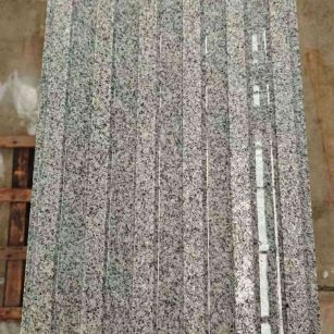 六盘水 芝麻白花岗岩荔枝面雕刻盲道，盲条