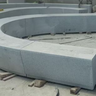 六盘水 芝麻白花岗岩光面弧形坐凳