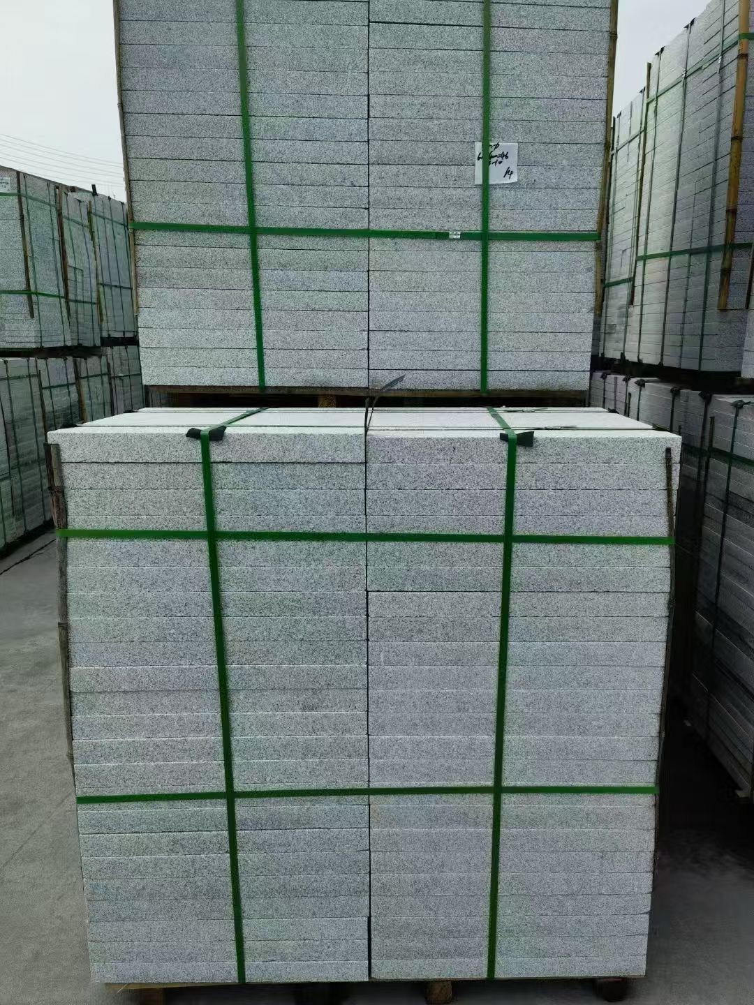 六盘水 芝麻白火烧，园林广场市政工程地铺石，1.8~5.0厚均有现货