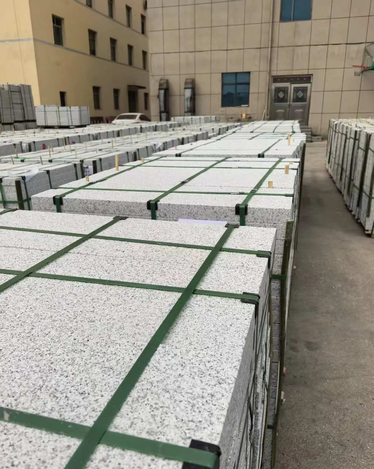 六盘水 白麻花岗岩5.0公分荔枝面地铺石