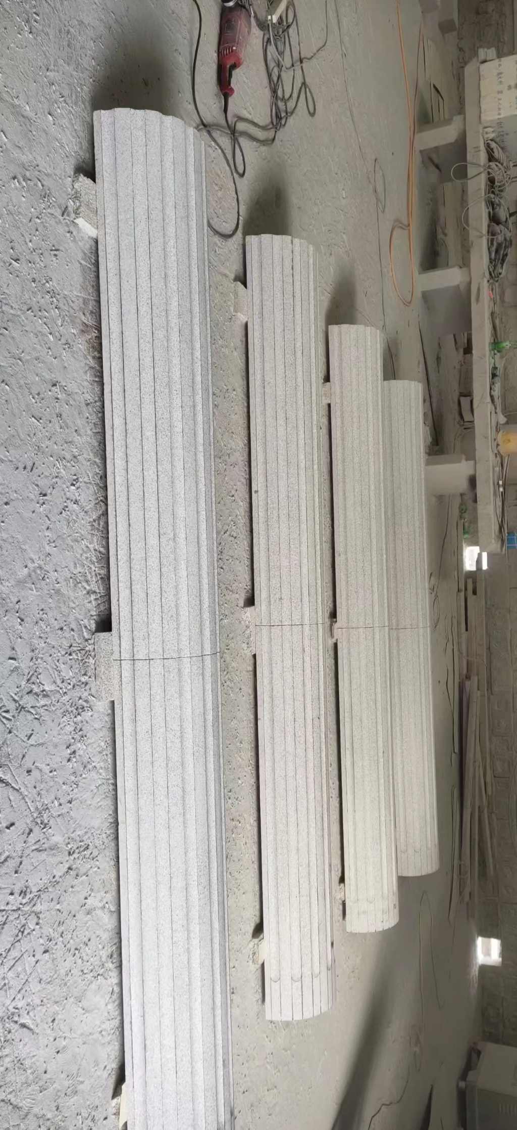 六盘水 花岗岩厂家带你看白麻花岗岩门楼大柱柱皮