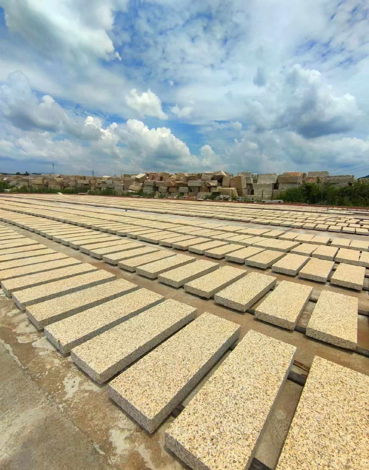 六盘水 黄金麻荔枝面花岗岩石材地铺石防护中