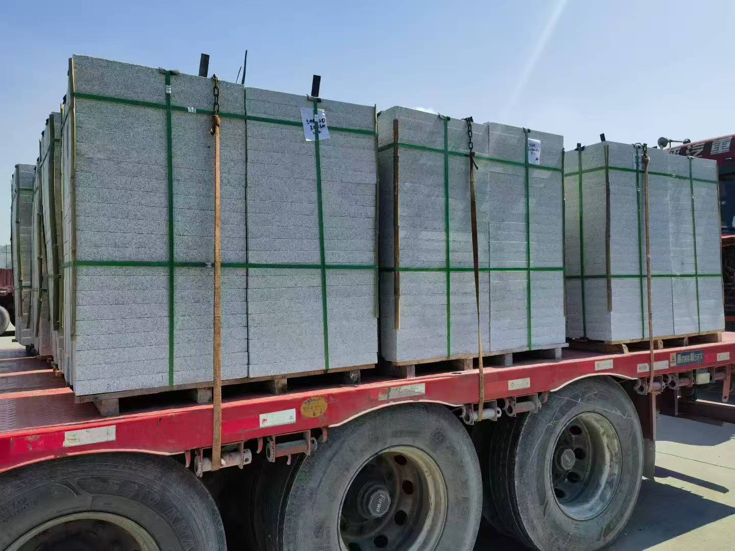 六盘水芝麻白花岗岩出货日常地铺石