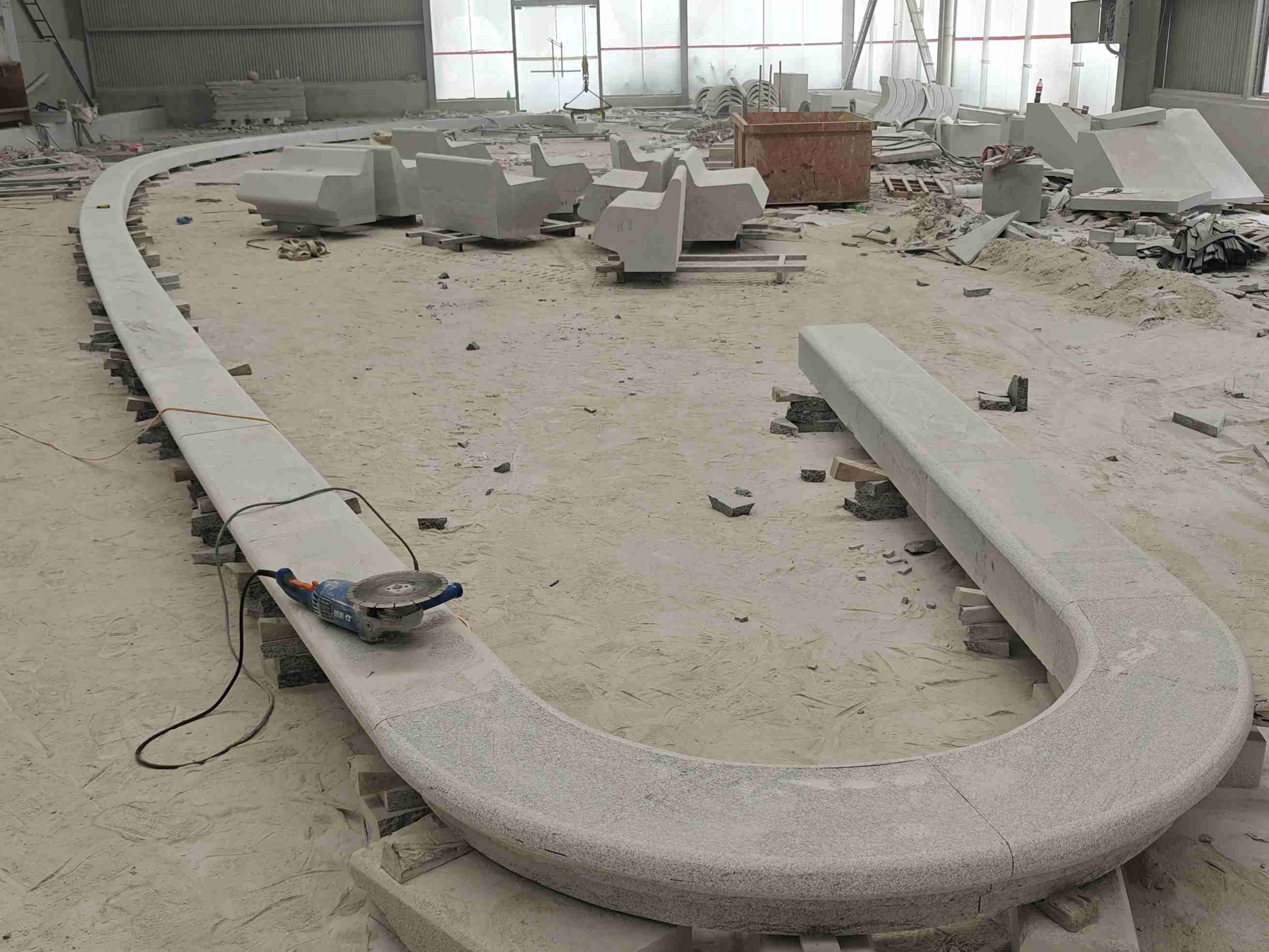 六盘水 芝麻白花岗岩弧形花坛石，坐凳石