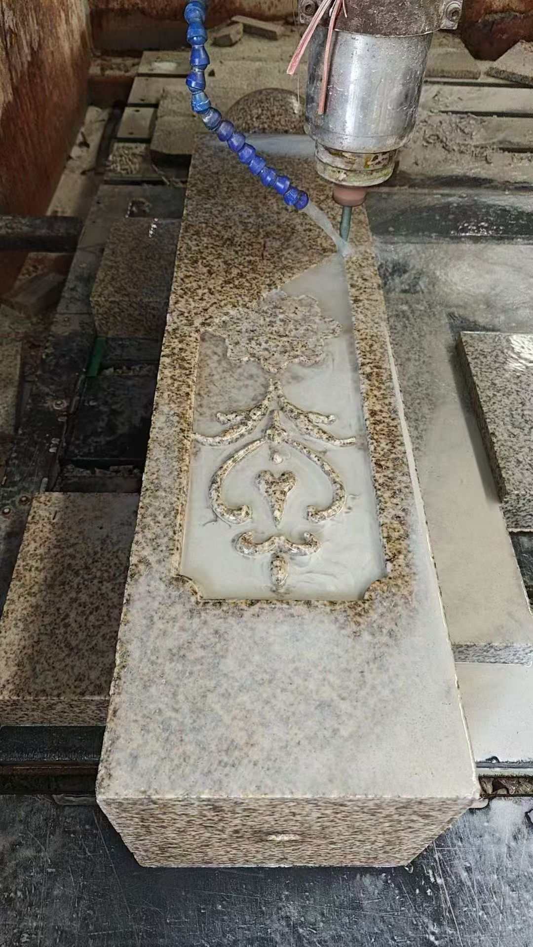 六盘水 黄金麻花岗岩异形加工雕刻栏杆大柱