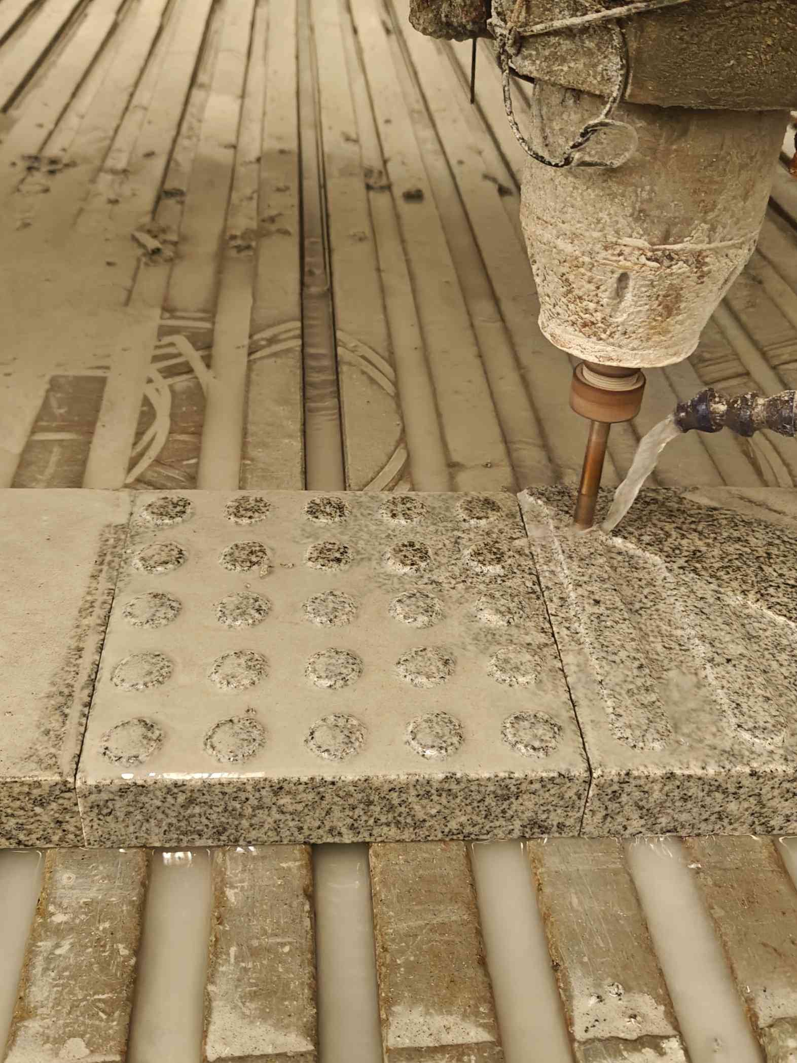 六盘水 芝麻白花岗岩石材盲人石、盲道石、盲点石