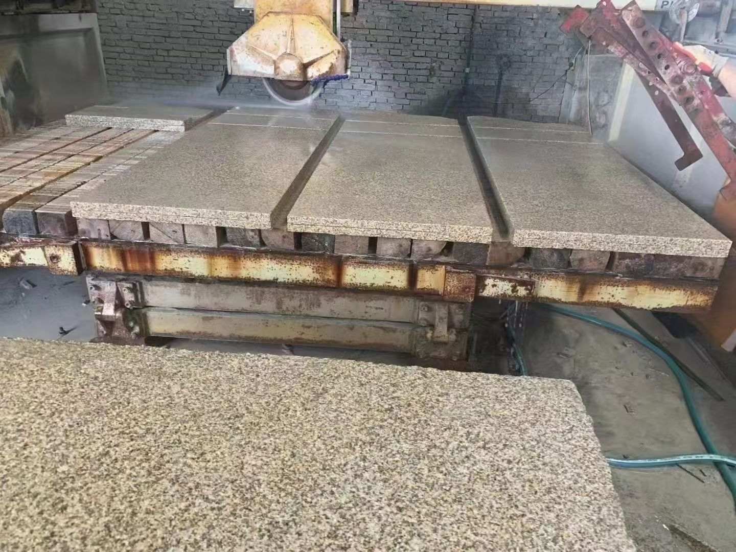 六盘水 黄金麻荔枝面成品板加工