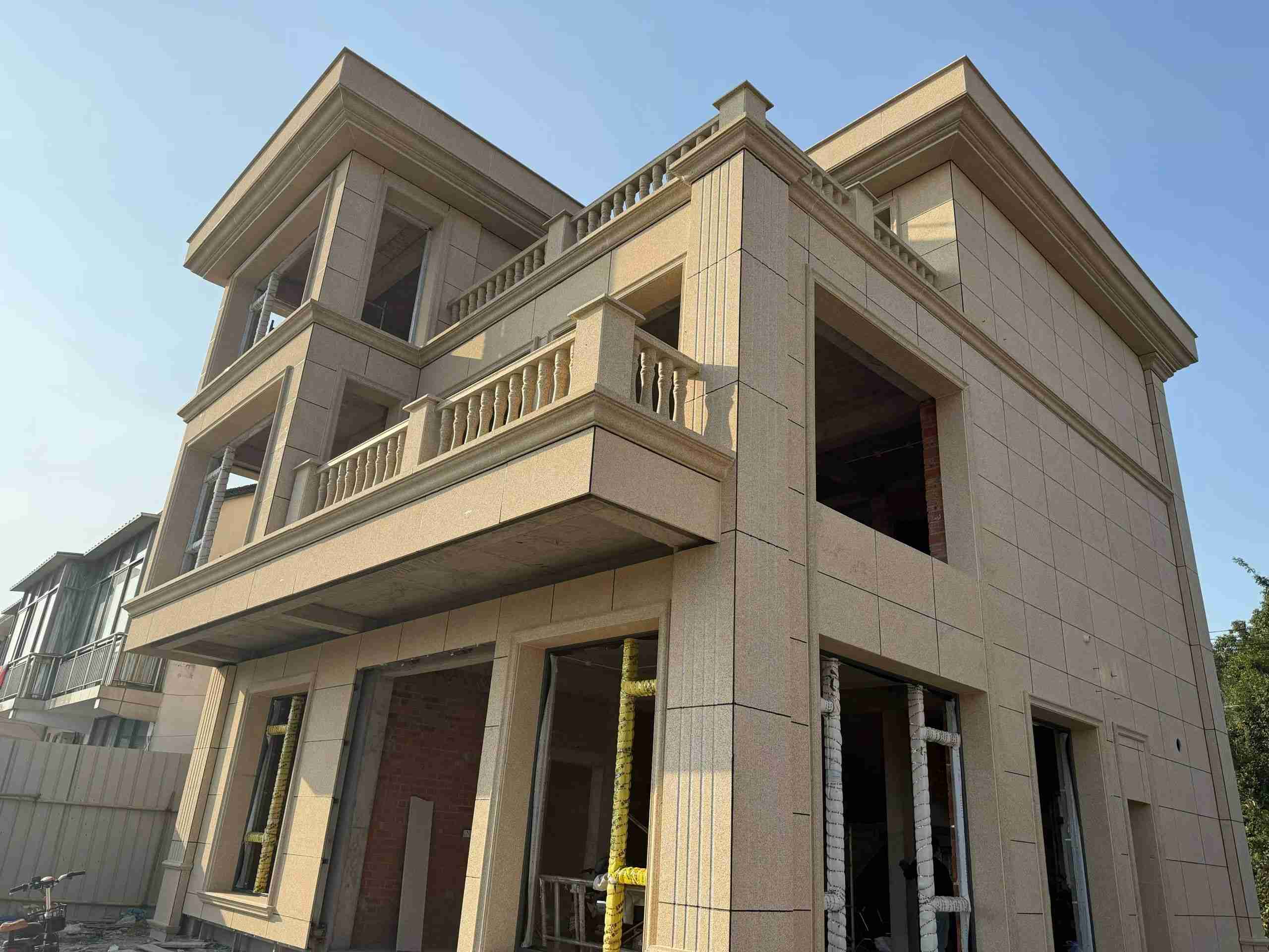 六盘水 黄金麻花岗岩石材荔枝面外墙干挂效果展示