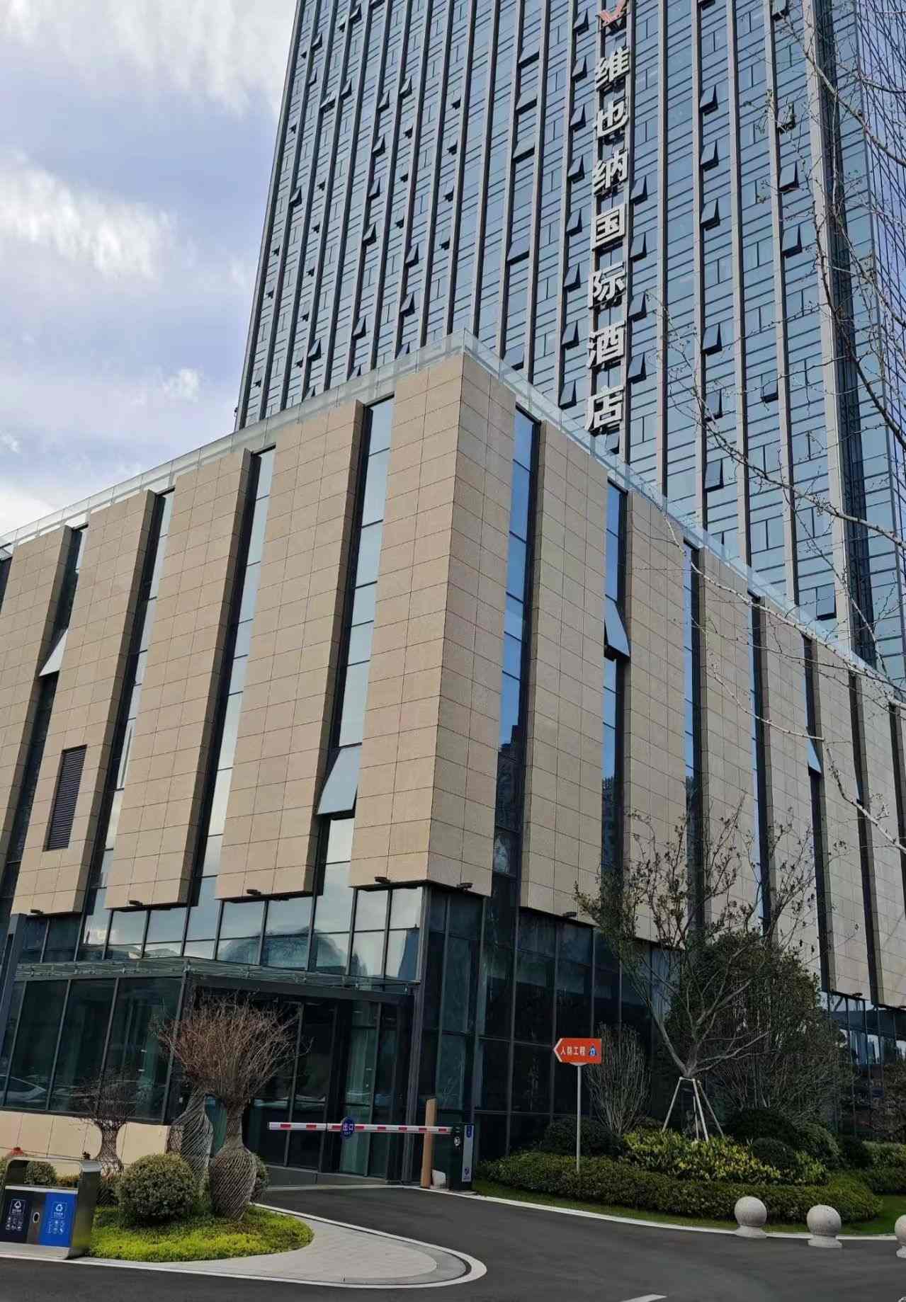 六盘水 黄金麻花岗岩外墙干挂