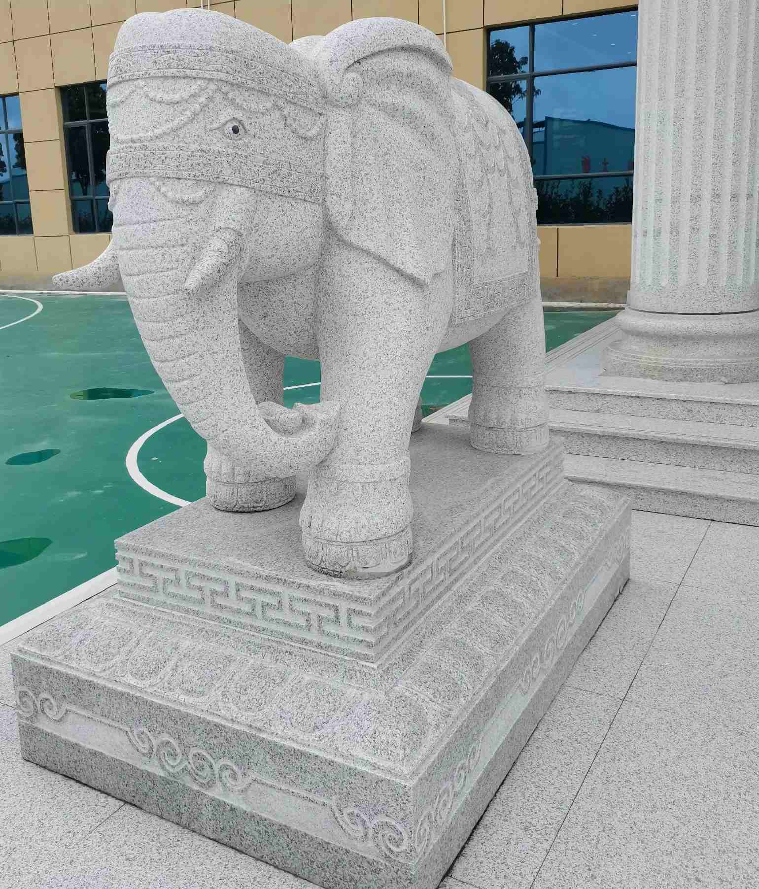 六盘水 白麻花岗岩动物异形石雕-大象