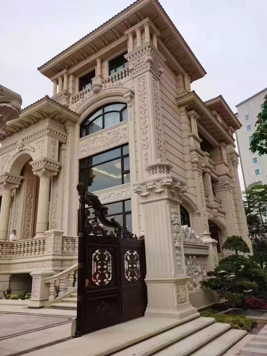 六盘水 黄金麻花岗岩别墅外墙干挂效果展示