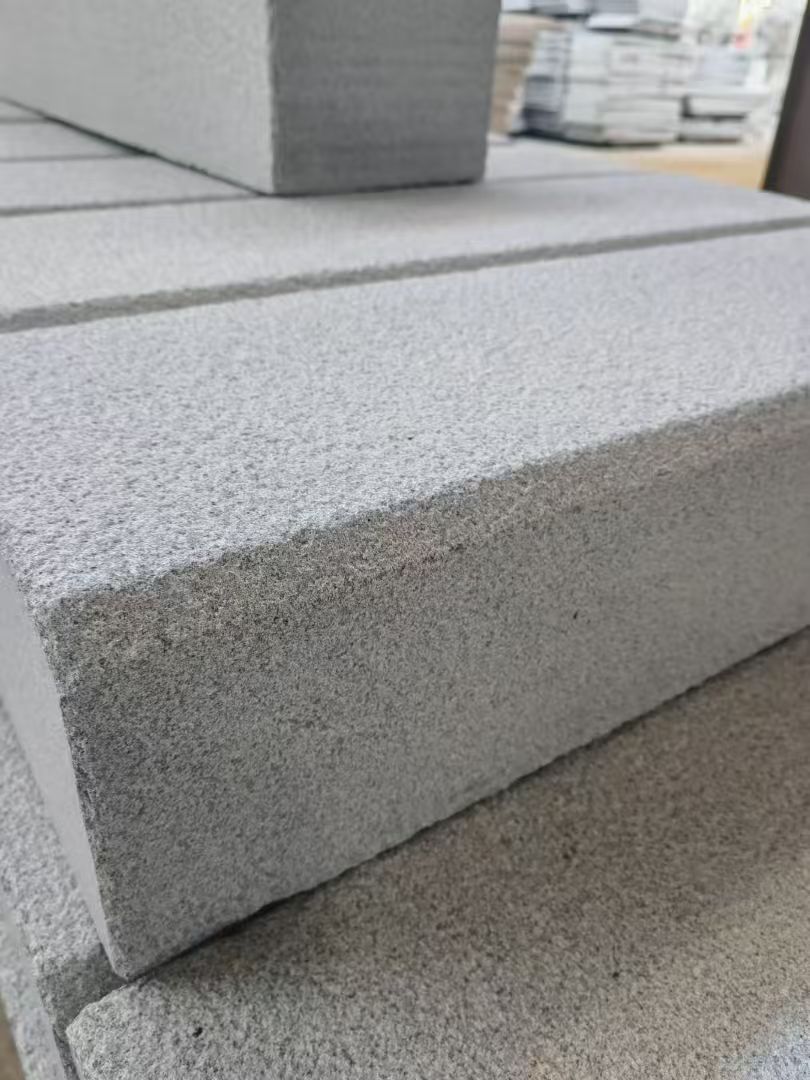 六盘水 芝麻灰荔枝面路沿石