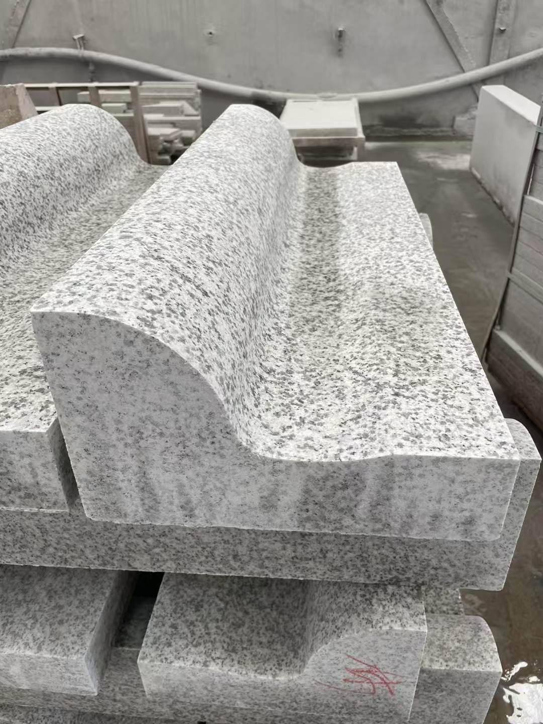 六盘水 白麻花岗岩S型路沿石，路侧石，马路牙子等