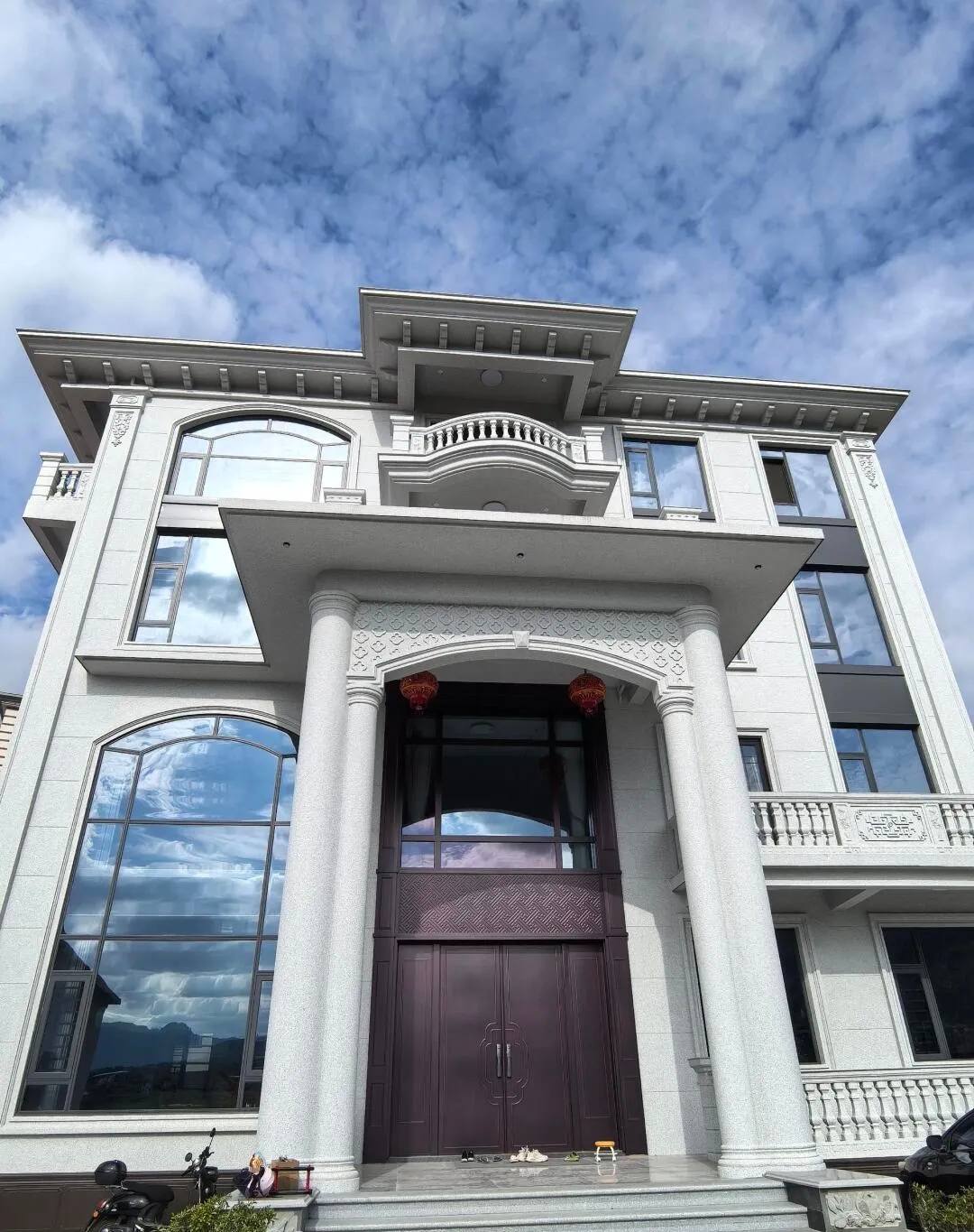 六盘水白麻别墅外墙干挂石材效果示例