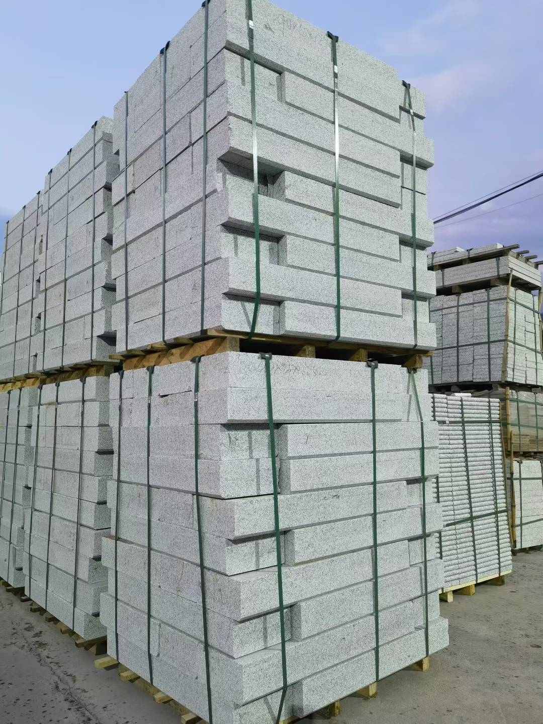 六盘水 芝麻白花岗岩路沿石，路缘石，路肩石，道牙，立缘石，马路牙子，街沿石，侧石等