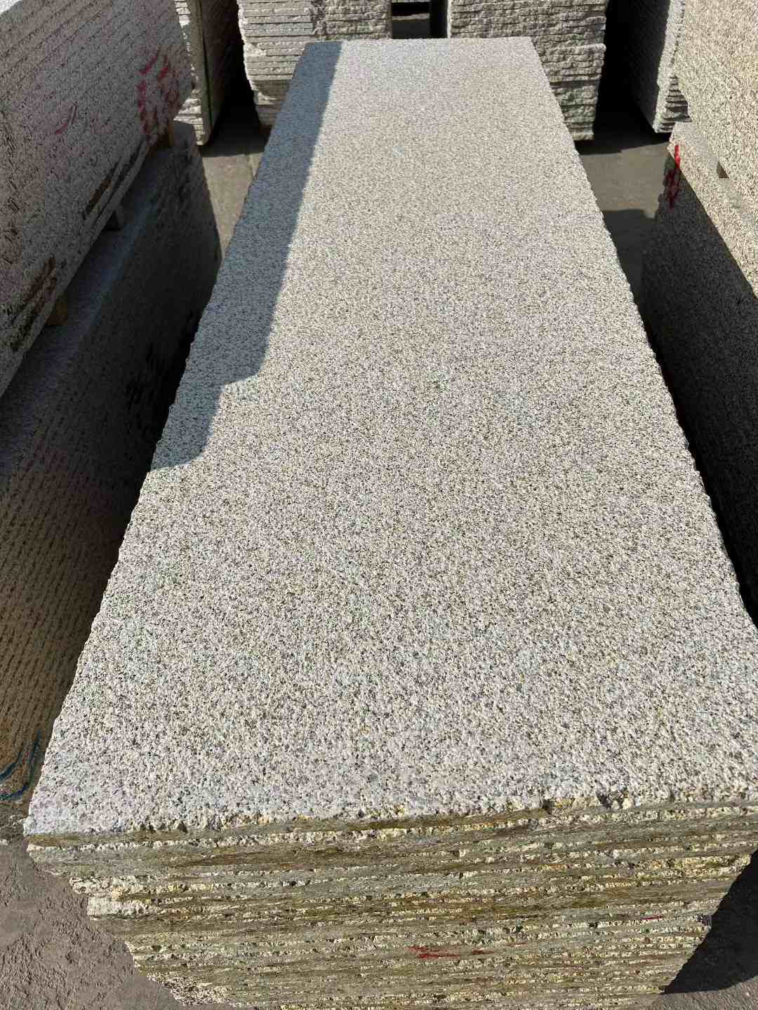 六盘水 黄金麻花岗岩荔枝面毛板，半成品