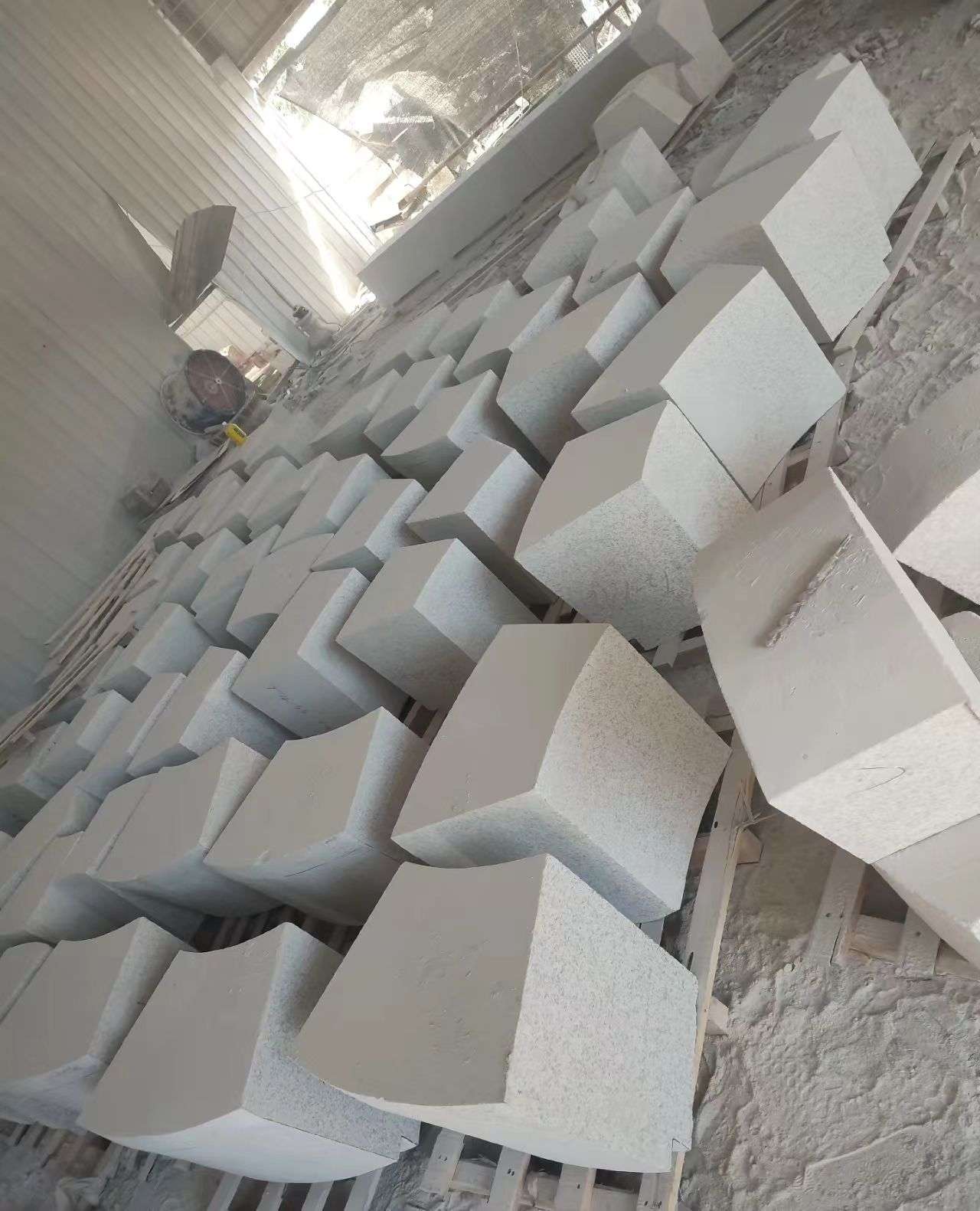 六盘水 白麻花岗岩异形坐凳