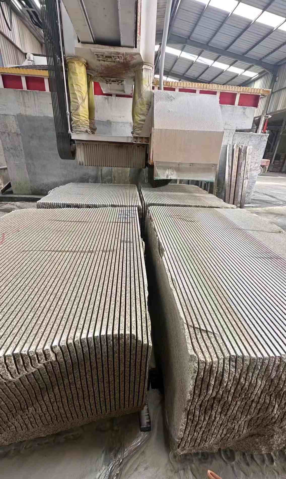 六盘水 车间生产日常，黄金麻白麻花岗岩