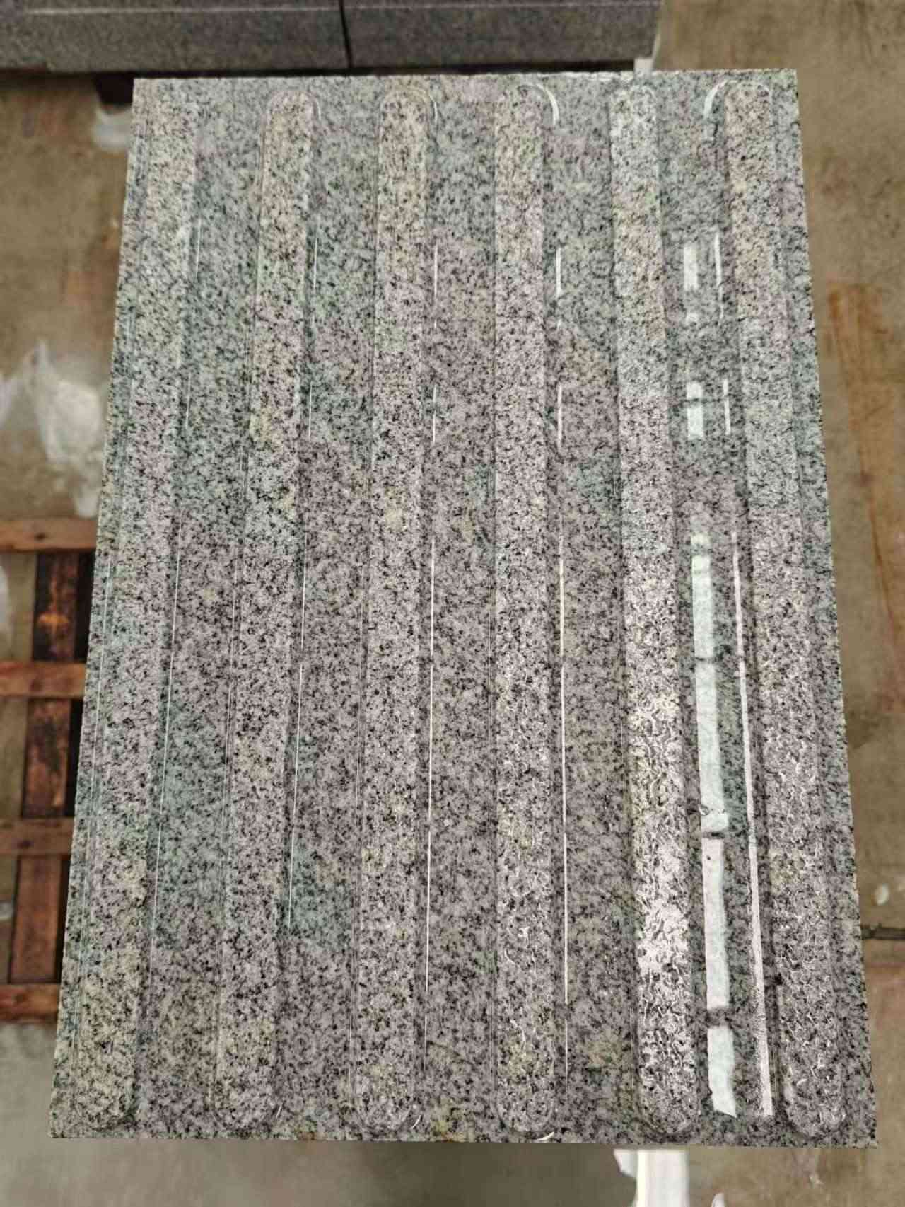 六盘水 芝麻白花岗岩荔枝面雕刻盲道，盲条