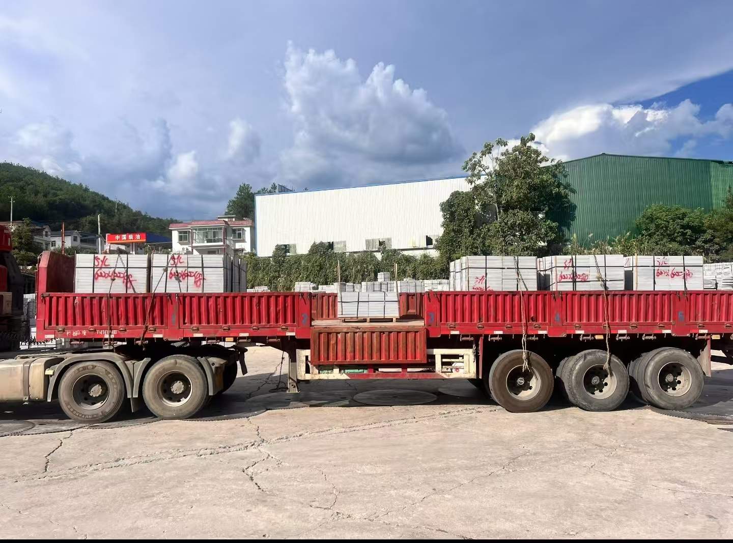 六盘水 芝麻灰花岗岩地铺石出货日常